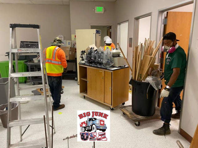 Affordable floor and walls demolition services Redwood City San Mateo, you have to make sure that the previous tenant’s property is removed, and that only new, or furniture belonging to the house remains in the property, before you have that for sale sign! 